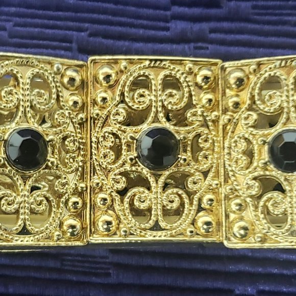 VINTAGE FAUX BLACK STAR SAPPHIRE GOLD STRETCH BRACELET - Picture 5 of 7